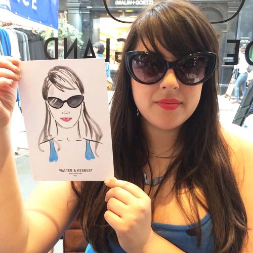 Patron showing her live sketch