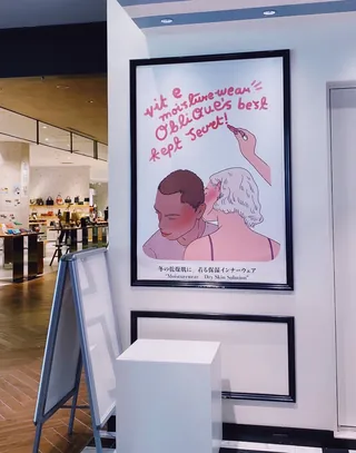 Woman whispering to man with handwritten message above them