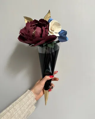 Stunning flower bouquet made of paper
