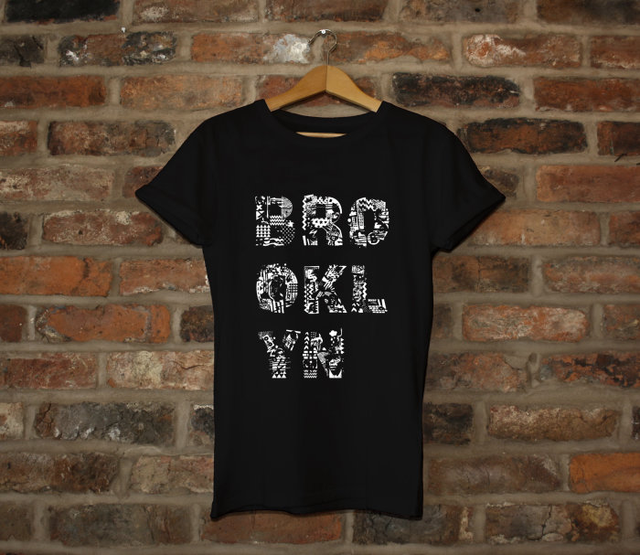 Letras em camiseta preta Brooklyn