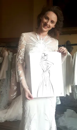 Live event drawing beauty with art
