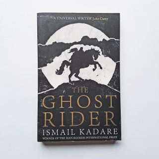 Livro O Motoqueiro Fantasma de Ismael Kadare