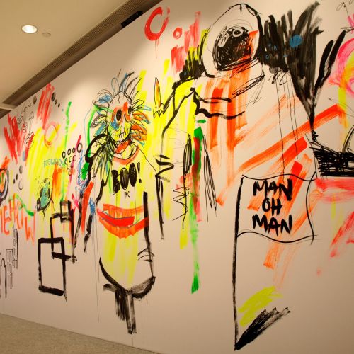 Live event drawing people on wall
