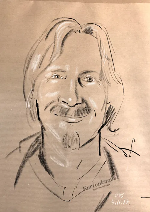Charcoal portrait of a smiling man by Björn von Schlippe