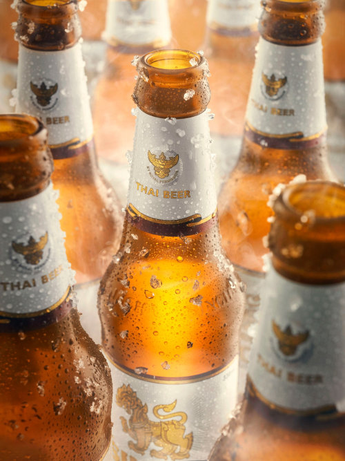 retoucher la photographie d&#39;emballage bouteilles de bière thaïlandaise