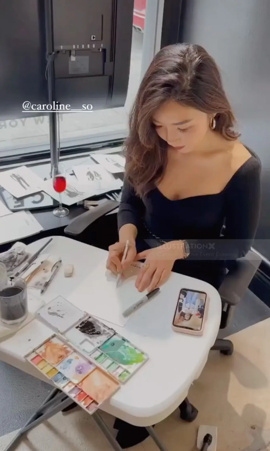 Caroline So live drawing session at event