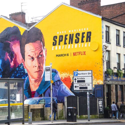 宣传 Netflix 电影《斯宾塞的机密》的壁画