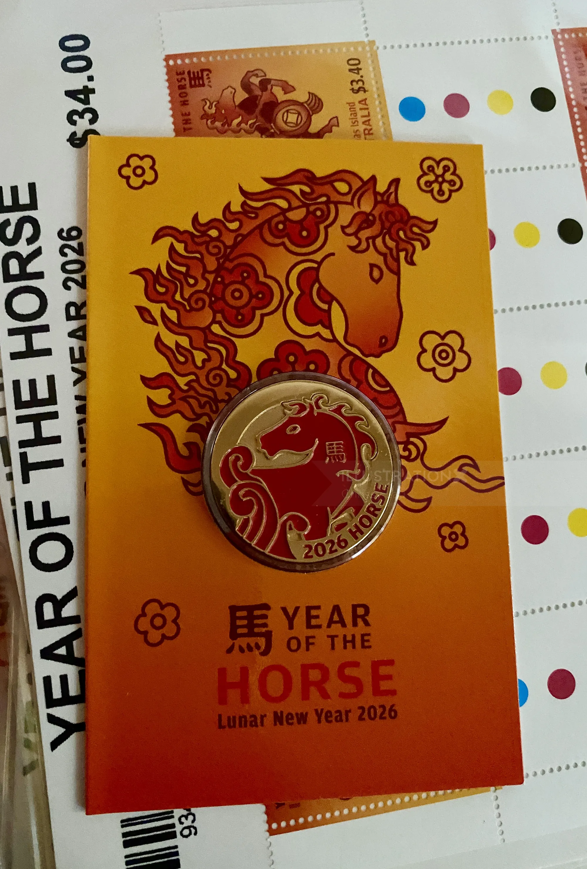 Chrissy Lau 红包，图案为马和 2026 年农历新年设计