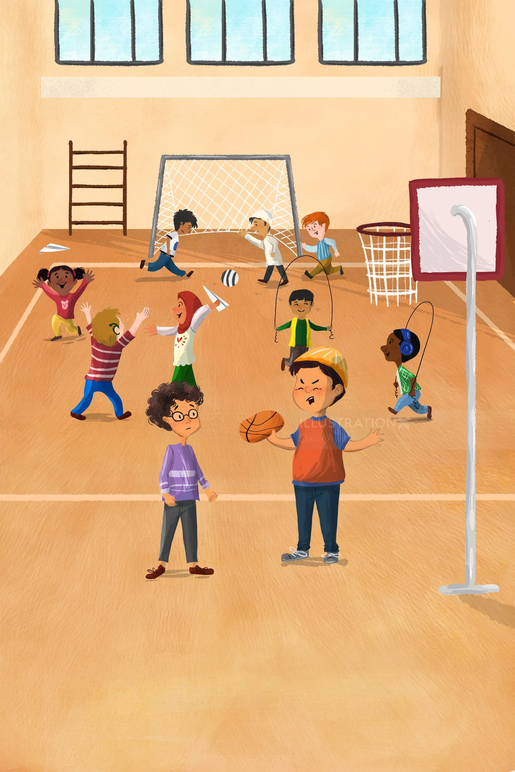 Niños jugando baloncesto y fútbol dentro del gimnasio de la escuela.