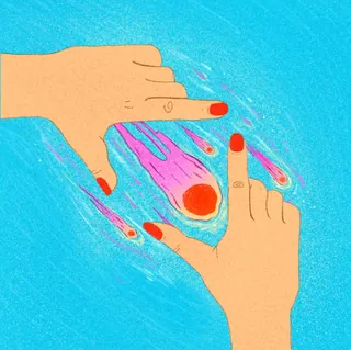 Two hands framing a comet with red nails on a blue background