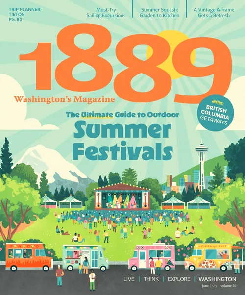 Sommerfestival im Freien mit Bühne, Publikum, Imbisswagen und Blick auf die Skyline von Seattle