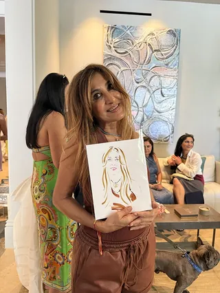 Elise Lee Live Event Drawing woman showing portrait sketch
