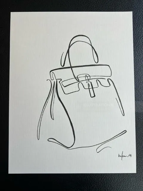 Boceto de una línea de un bolso con líneas negras simples sobre fondo blanco.