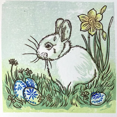 Conejo de Pascua grabado en linóleo por Emily Robertson con huevos decorados y narcisos.