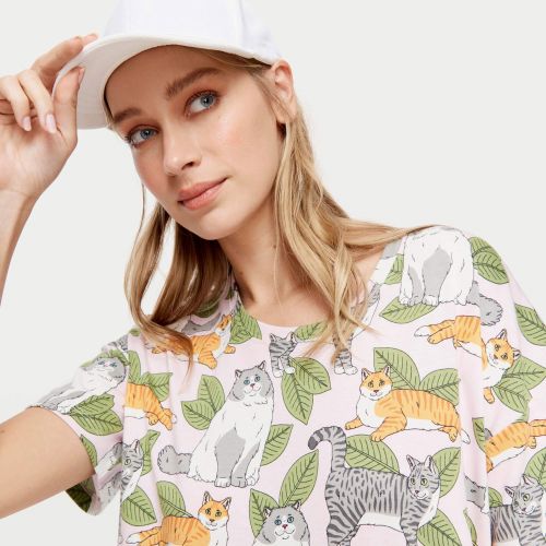 Festive felines shine in Peter Alexander's collection