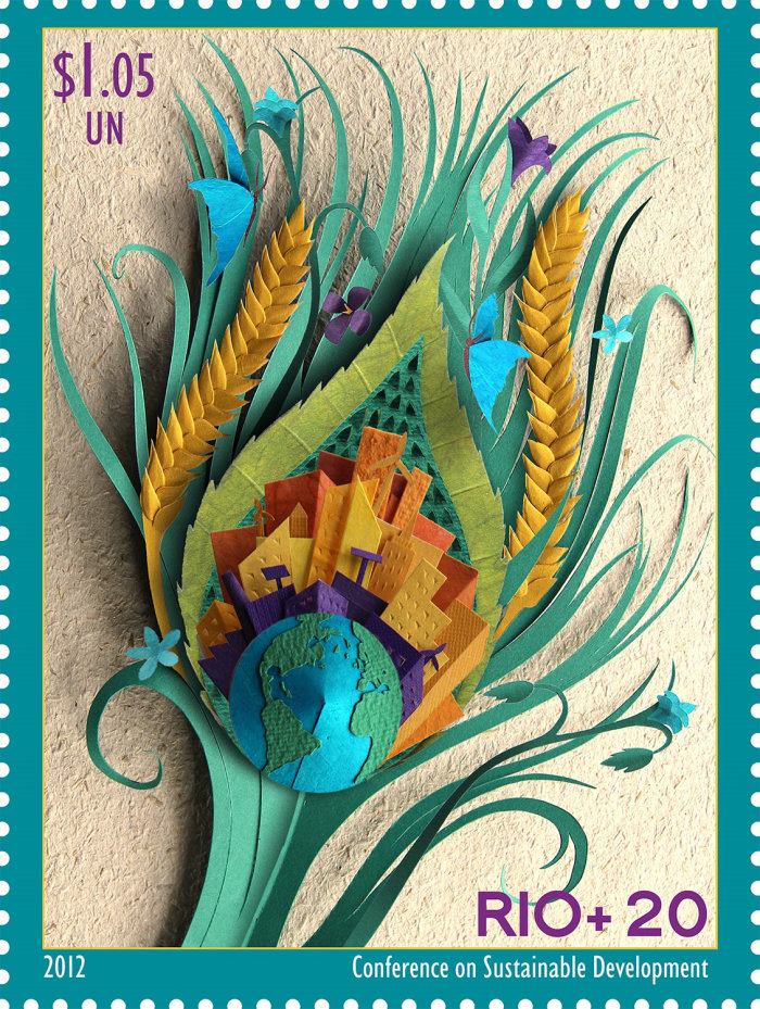 pluma de pavo real que ilustra el desarrollo sostenible