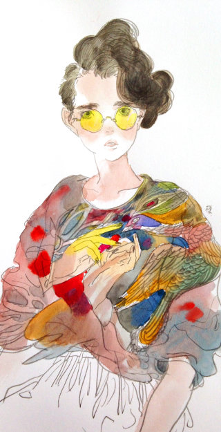 黄色いメガネをかけたファッション女性
