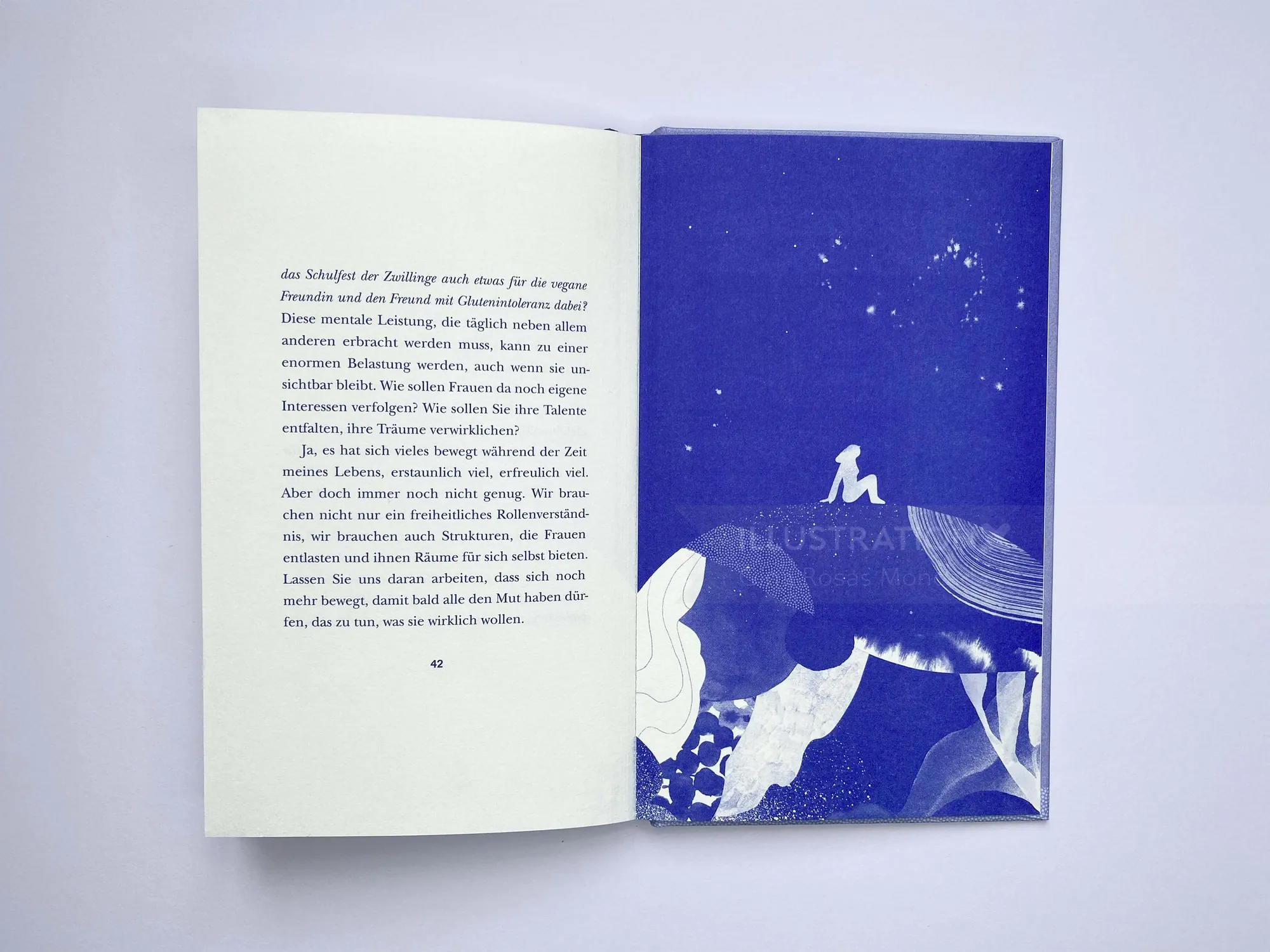 Open book with German text on left and blue artwork on right