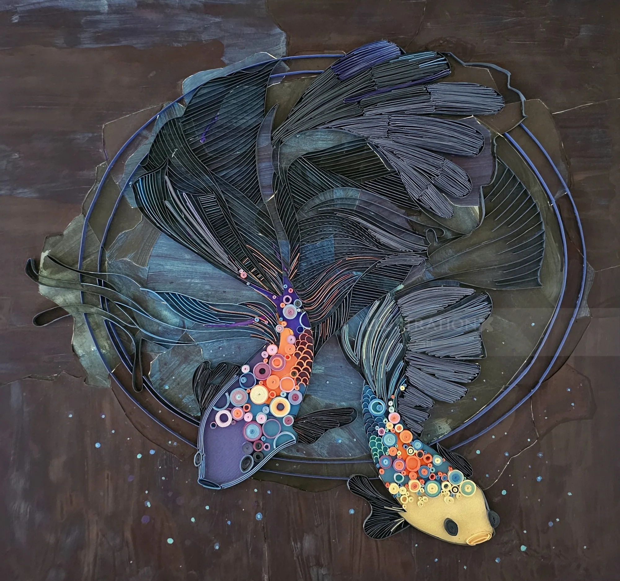 Glimpsecraft-Kunstwerk, das zwei farbenprächtige Koi-Karpfen in einer kosmischen Papiercollage zeigt
