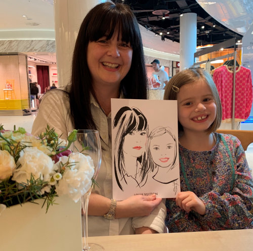 Live even mother daughter drawing

