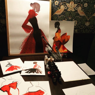 身穿红色连衣裙的女人的现场活动绘画