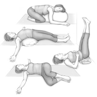 ejercicios, mujer, postura del niño, giro lateral, estiramiento de espalda, yoga, relajación
