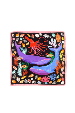 Cachecol de sarja de seda de lula e baleia desenhado por Karen Mabon
