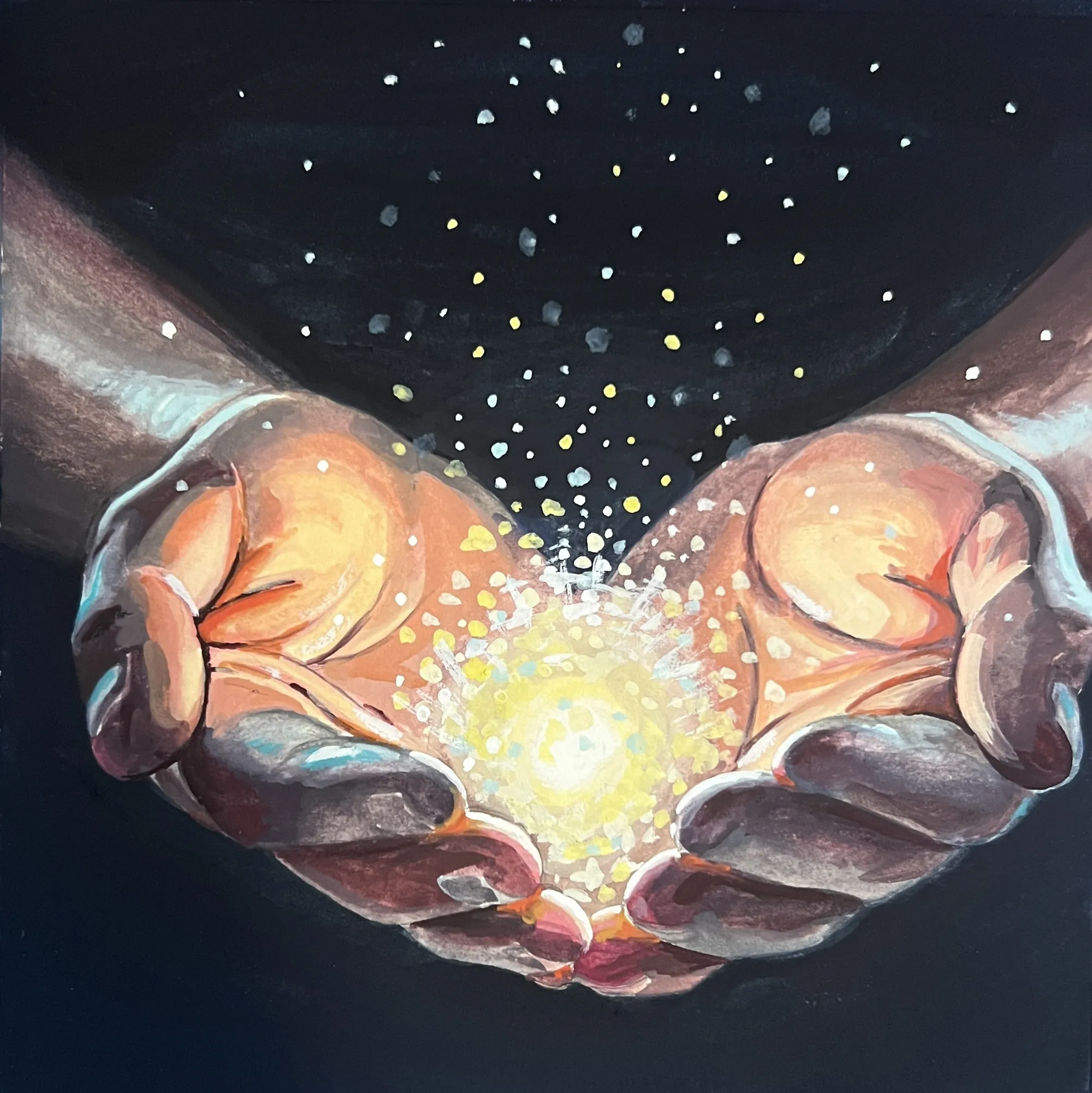Manos que sostienen una luz brillante con partículas brillantes flotando encima