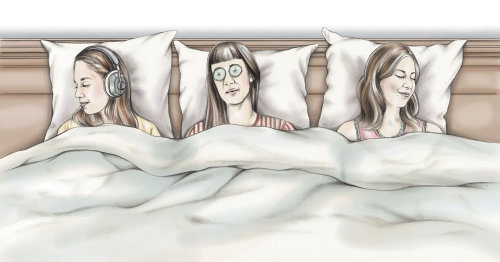 妇女躺在床垫上