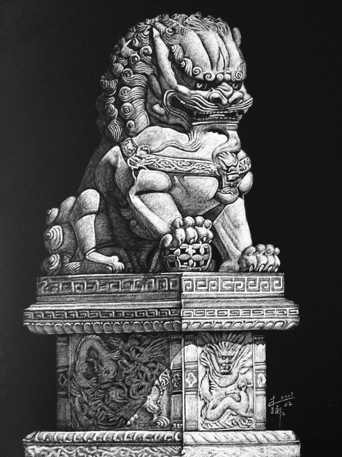 Desenho de estátua de leão em preto e branco