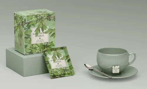 Illustration of herbal tea packaging and cup by Marieke Nelissen