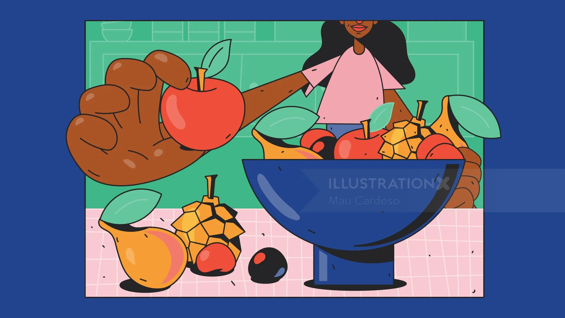 Persona sosteniendo una manzana junto a un tazón de varias frutas en la mesa