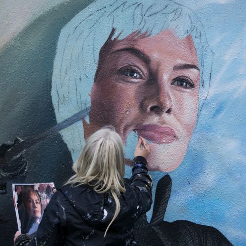 Installation of Cersei Lannister Portrait, Game of Thrones mural