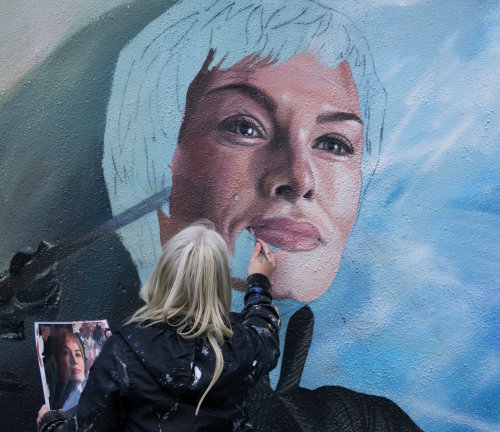 Installation of Cersei Lannister Portrait, Game of Thrones mural