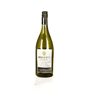 Painting of Hunter's Sauvignon Blanc bottle