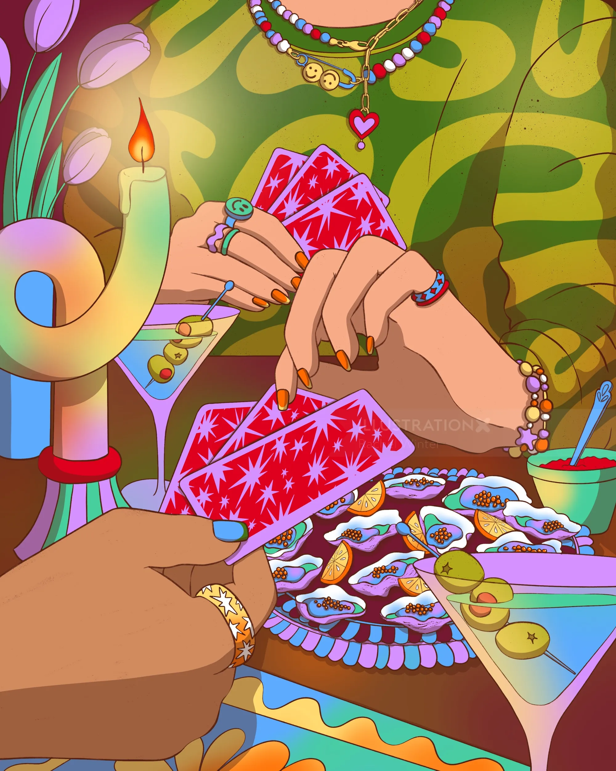 Manos sosteniendo tarjetas rojas jugando un juego con bebidas y velas.