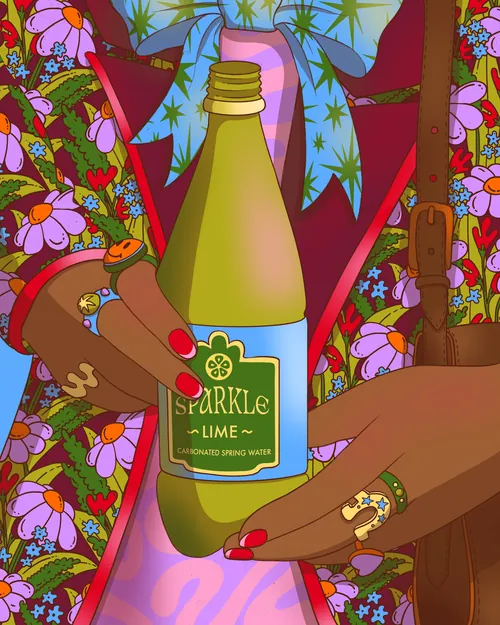Hände halten eine prickelnde Limettenwasserflasche vor einem farbenfrohen Blumenhintergrund.