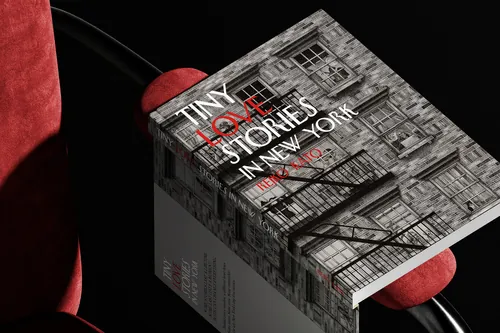 椅子上放着一本名为《纽约微型爱情故事》的书，作者是加藤玲子。