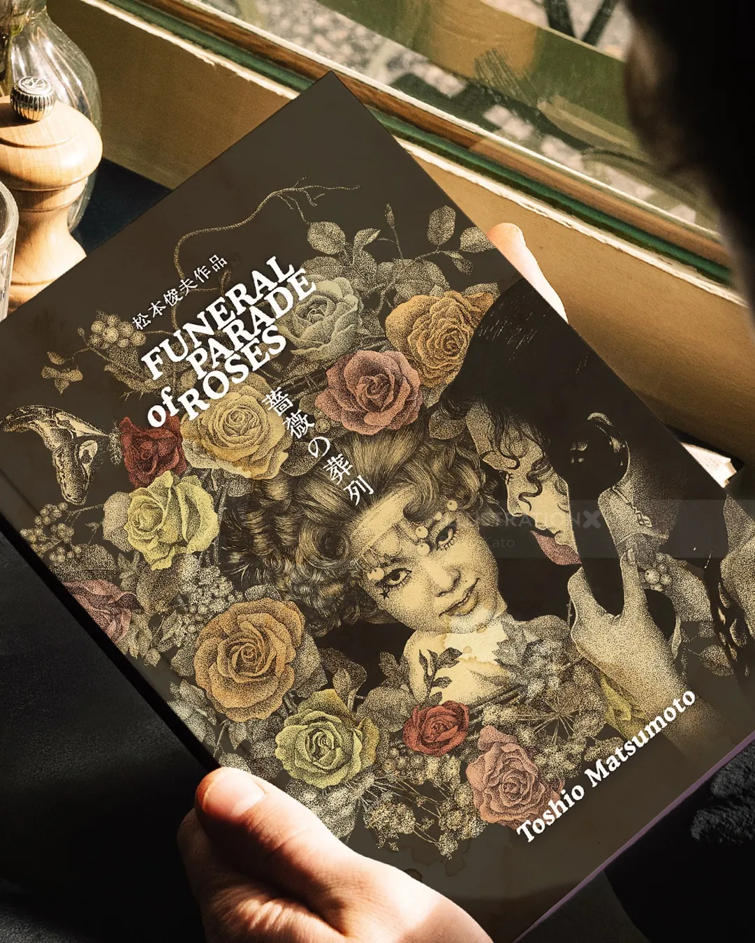 Obra de arte de Reiko Kato que muestra la portada del libro "Funeral Parade of Roses" con motivos florales.