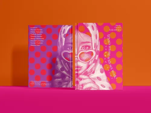 Œuvre de Reiko Kato représentant un livre illustré rose ouvert avec un visage stylisé