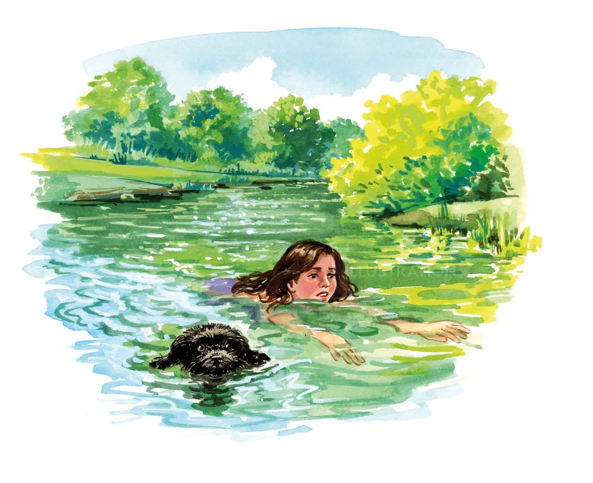 Frau schwimmt mit schwarzem Hund in einem See vor grüner Umgebung