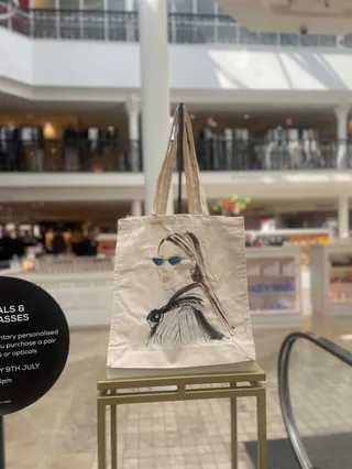 Canvas tote bag with live painted woman wearing sunglasses