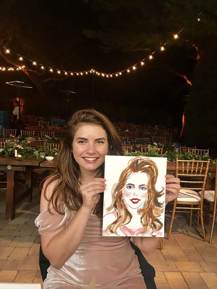 Dibujo de evento en vivo de mujer con su pintura