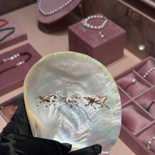Hand-painted horses on a mother-of-pearl shell by Sunwoo Mansour