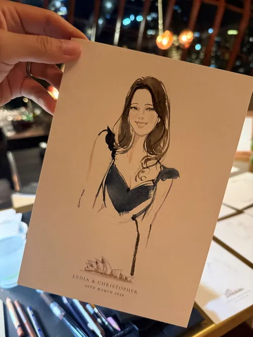 Live sketch of a smiling woman holding a clutch by Sunwoo Mansour