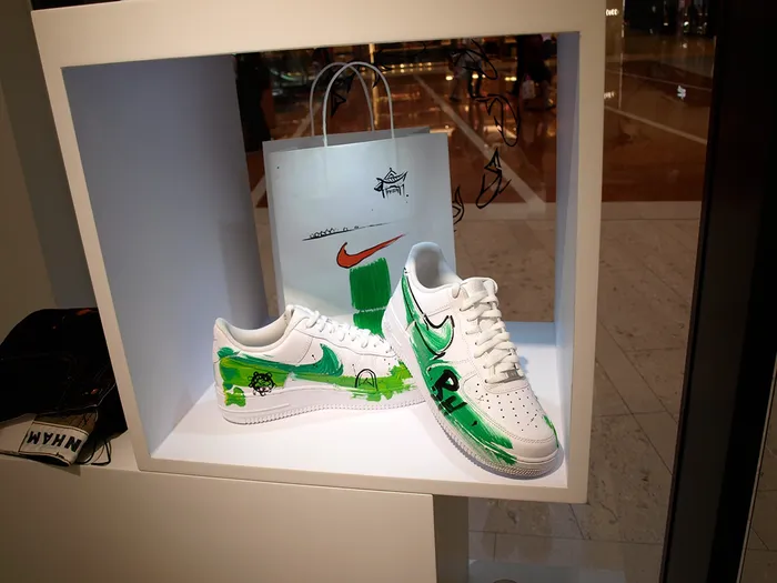 Live event drawing on nike shoes
