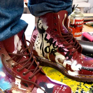 Live event drawing on shoes
