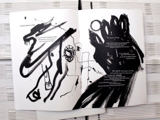 Esboços de lobo em preto e branco de uma revista que anunciava roupas esportivas