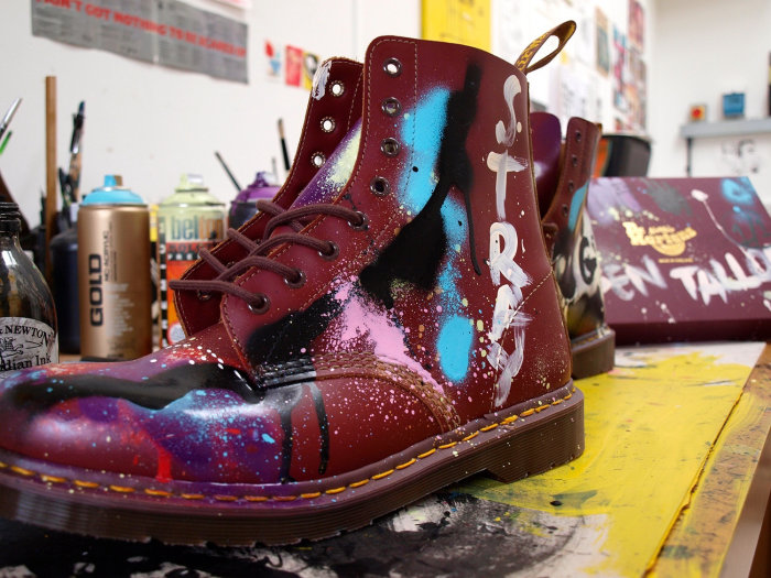 Live event drawing of Original boot for Dr.Martens