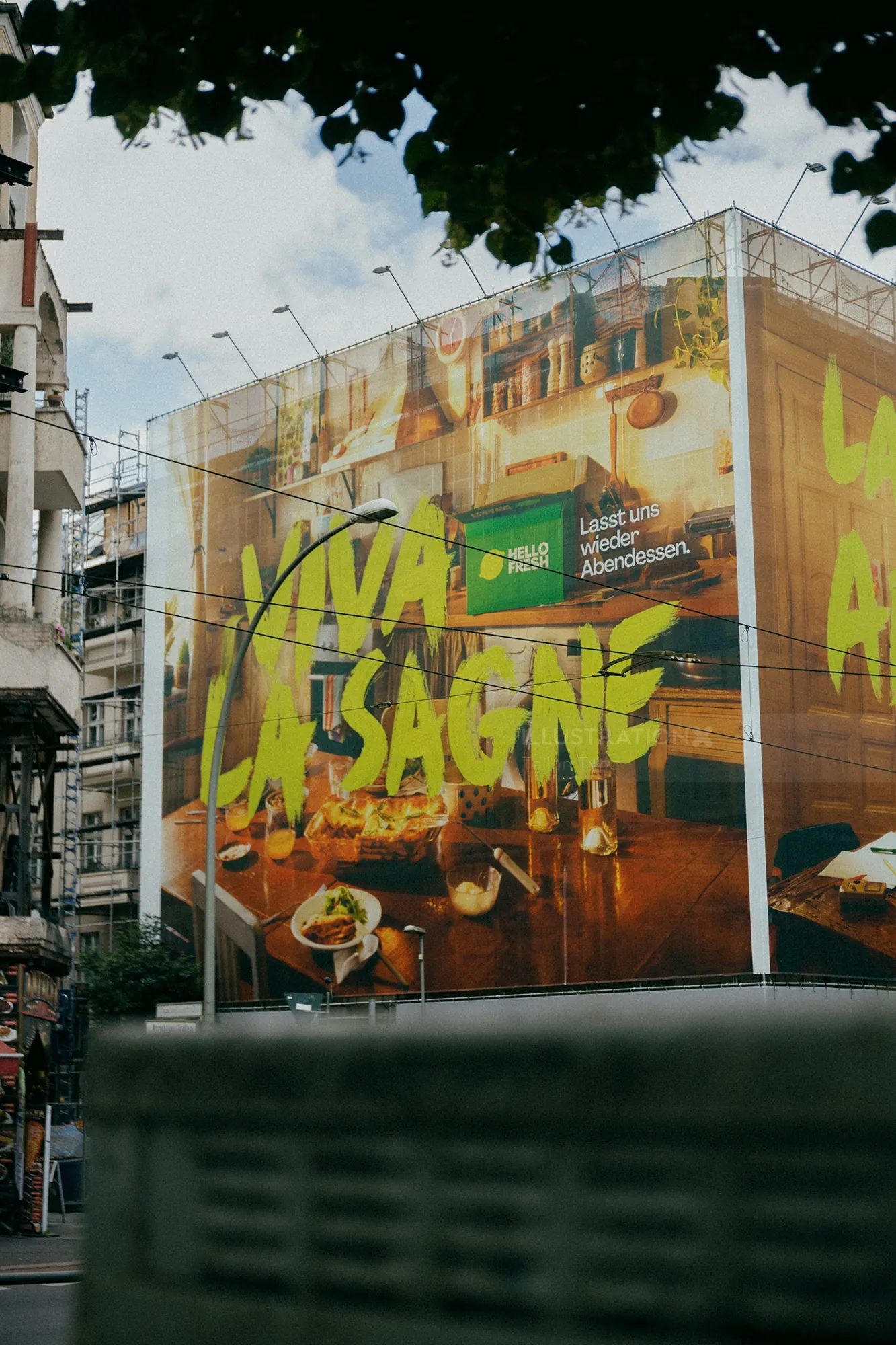Hello Fresh Viva Lasagne mural in Germany with painted brush lettering by Tallon Type